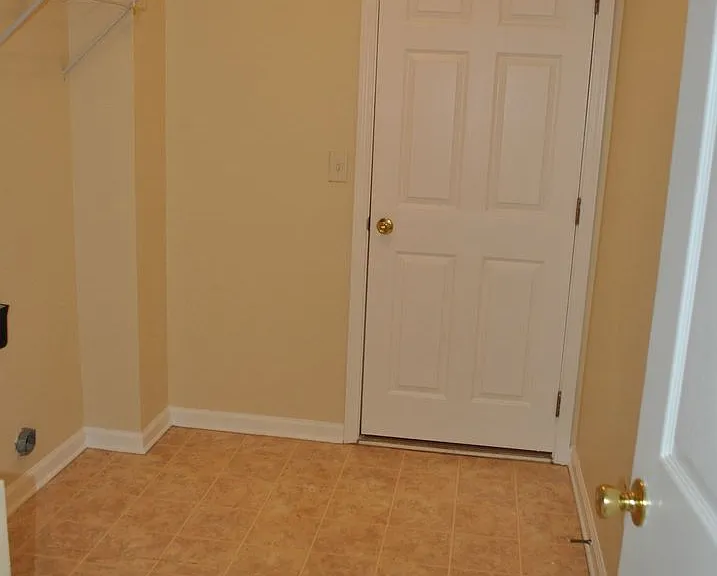 89 Berkshire Ln — Photo 24