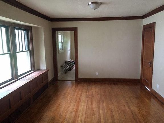 4th image of 2244 E 69th Ter