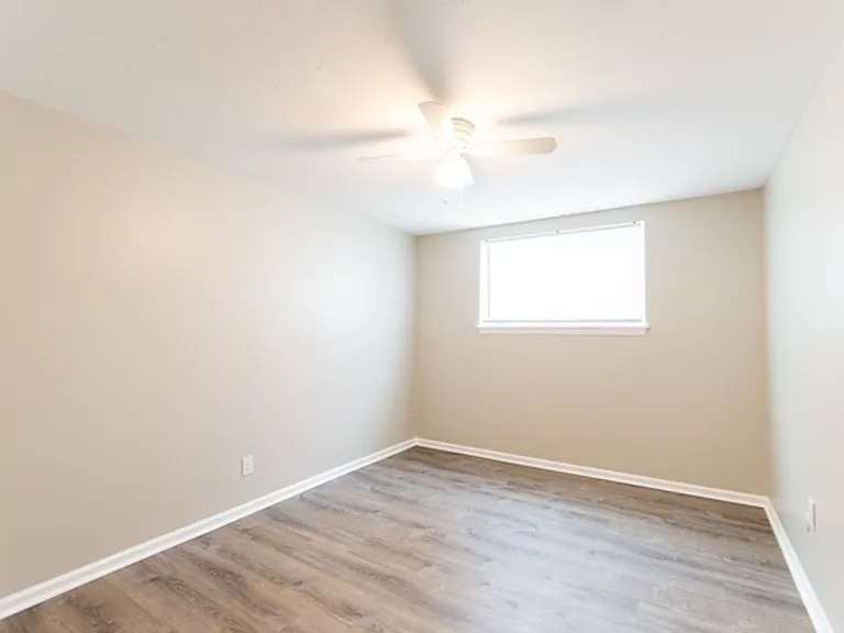 Eagle's Nest Apartments — Photo 38