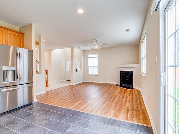 4th image of 301 Berwick Ln