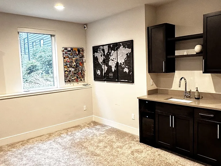 Media Room - Wet Bar