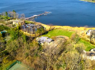 17 Deer Park Rd, Great Neck, NY 11024