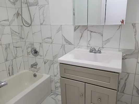 Rented by MCR Realty | media 26