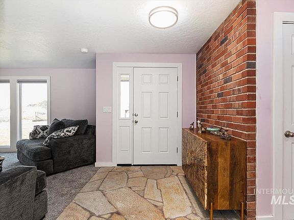 3rd image of 702 N La Cresta Ave