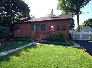 593 Mountain View Ter, Middlesex, NJ 08846