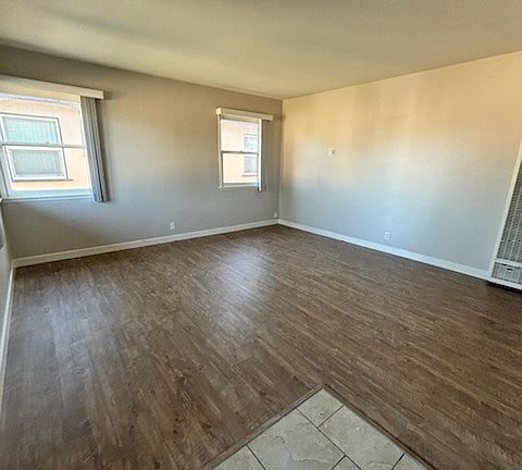 2nd image of 1136 W Broadway St #5