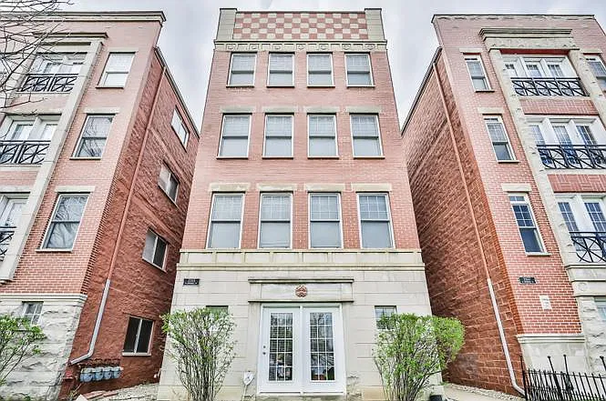 2355 W Congress Pkwy #4
