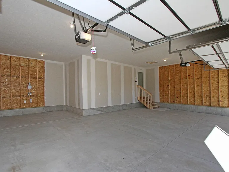 619 S 88th St — Photo 16