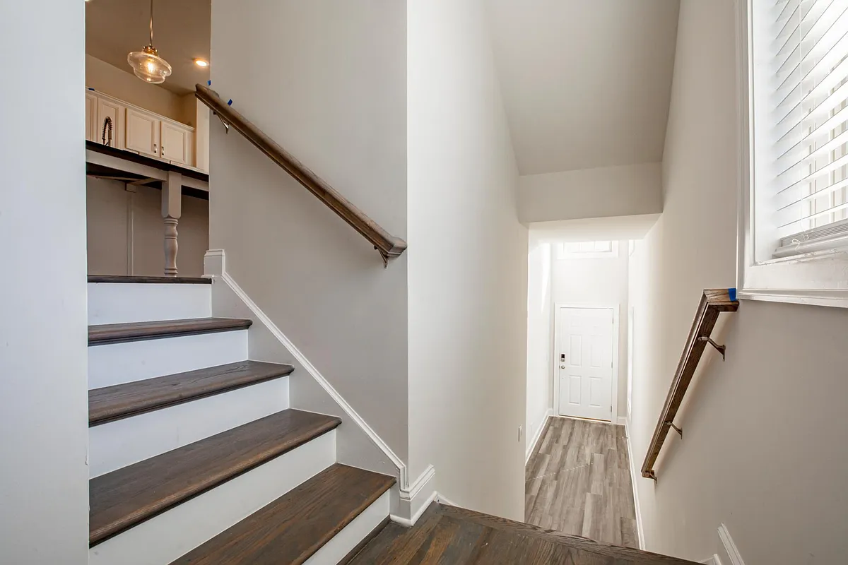 Building Photo - 1662 Mountain Top Ln