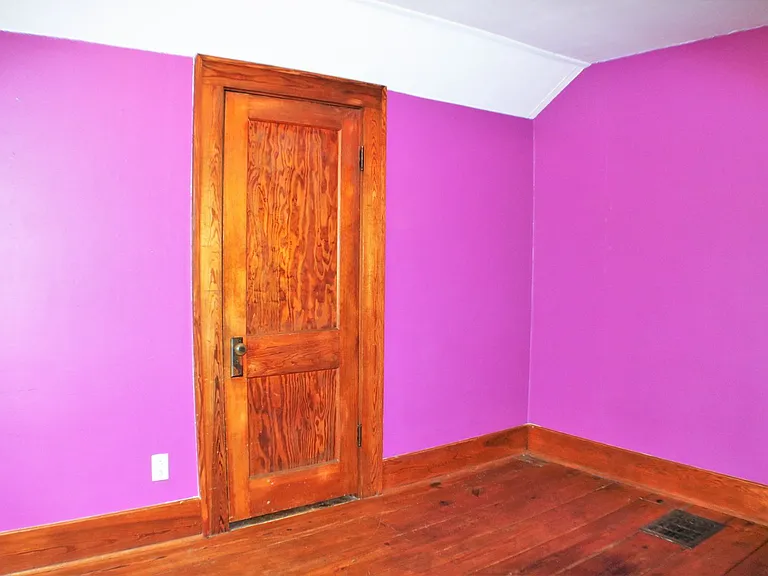608 Ronalds St — Photo 16