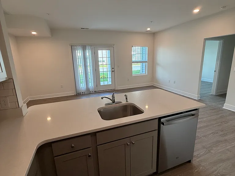 College Park Apartments — Photo 18