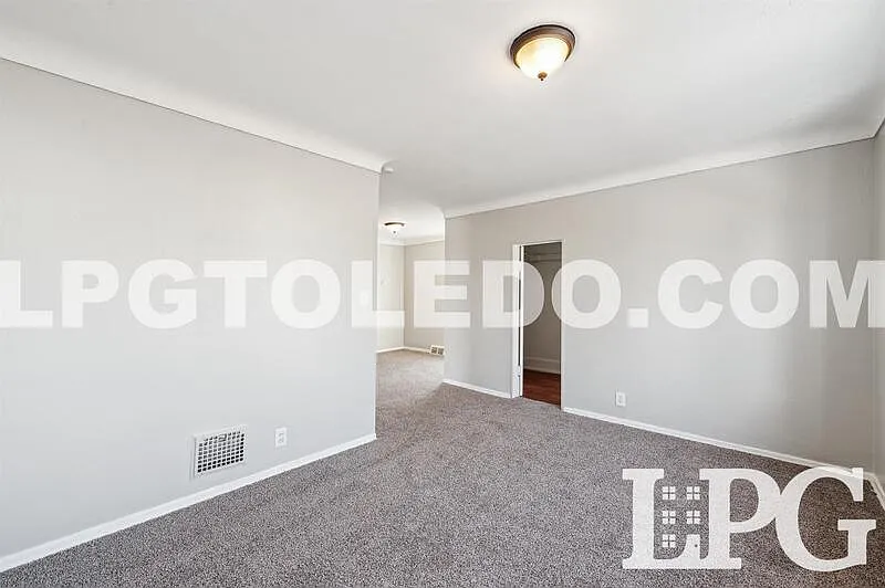 2 bed, 1.0 bath, 683 sqft, $699 — Photo 2