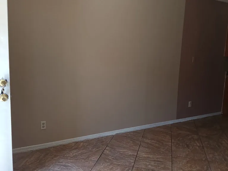 1646 W Shangri La Rd #4 — Photo 3