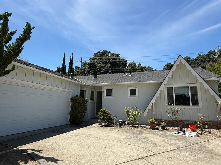 1067 Belvedere Ln — Photo 1