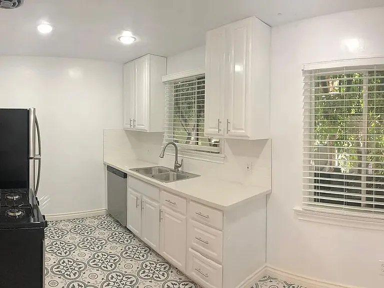 920 Westbourne Dr #7 — Photo 5