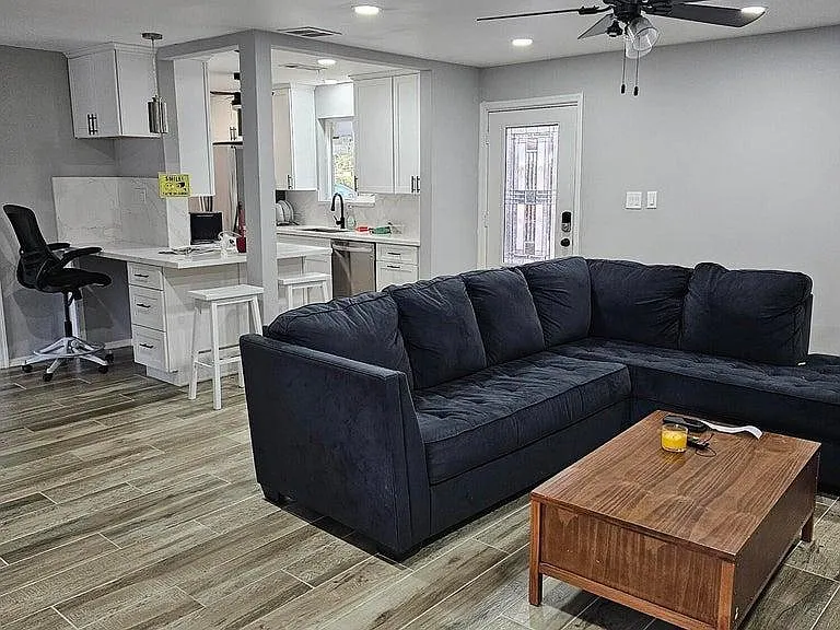 1445 E Hudson Dr — Photo 26