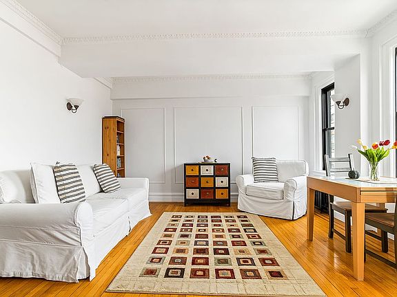 2nd image of 121 W 72nd St APT 12F