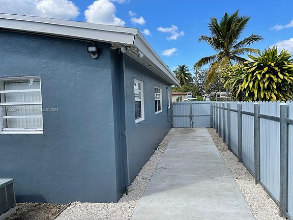 3rd image of 10250 Dominican Dr