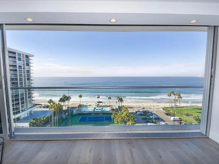 1810 Avenida Del Mundo #1007 — Photo 1