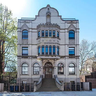 Rented by Nooklyn NYC LLC | media 25