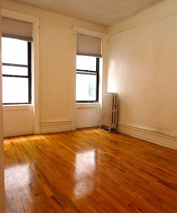 1st image of 540 Manhattan Ave APT 5A