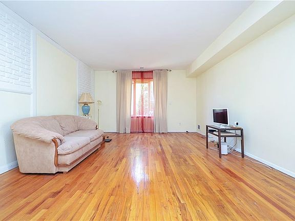 5th image of 28 E Reading Ave