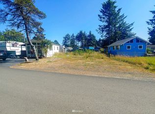 137 Victoria Loop NE, Ocean Shores, WA 98569