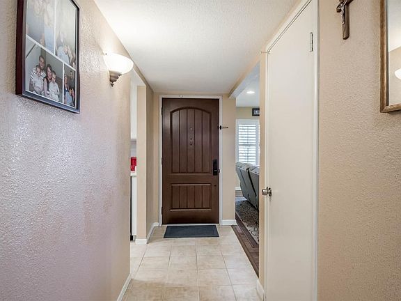 4th image of 2261 Glencoe Way