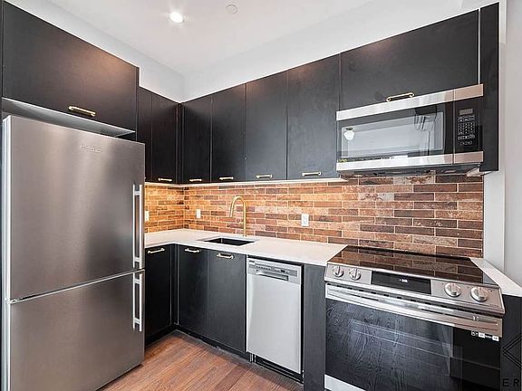 3rd image of 97 Varet St #2G