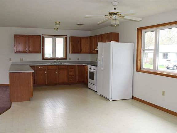 5th image of 17 N Washington St
