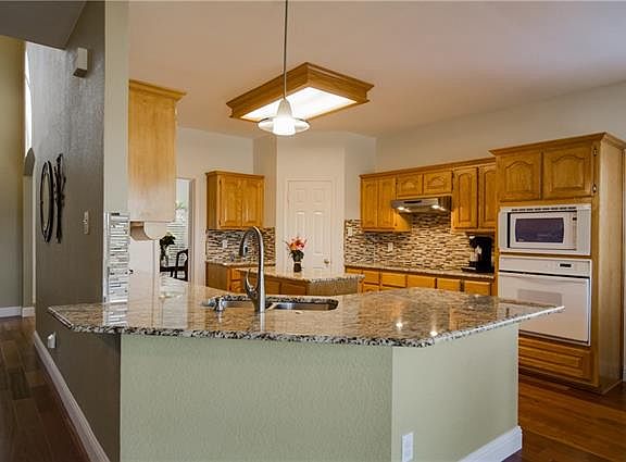 3rd image of 202 Fairway Meadows Dr
