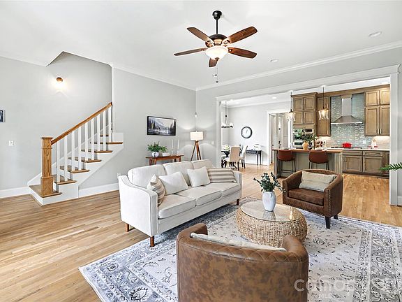 5th image of 24 Oak St