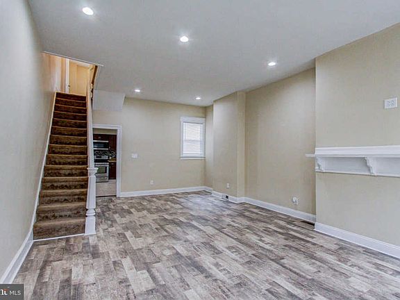 4th image of 1026 W Dakota St