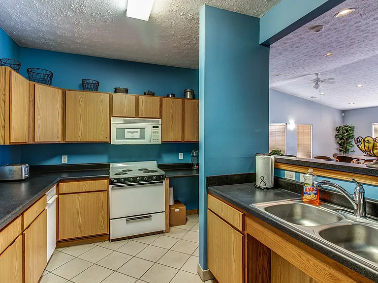 Riverbend Apartment Homes — Photo 23