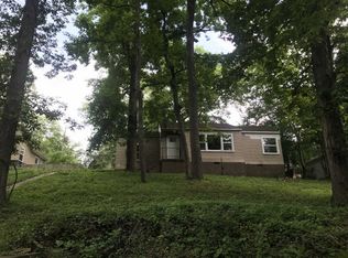 710 Woodlawn Dr, Clarksville, TN 37040