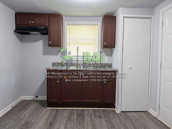 4th image of 262 Mason St