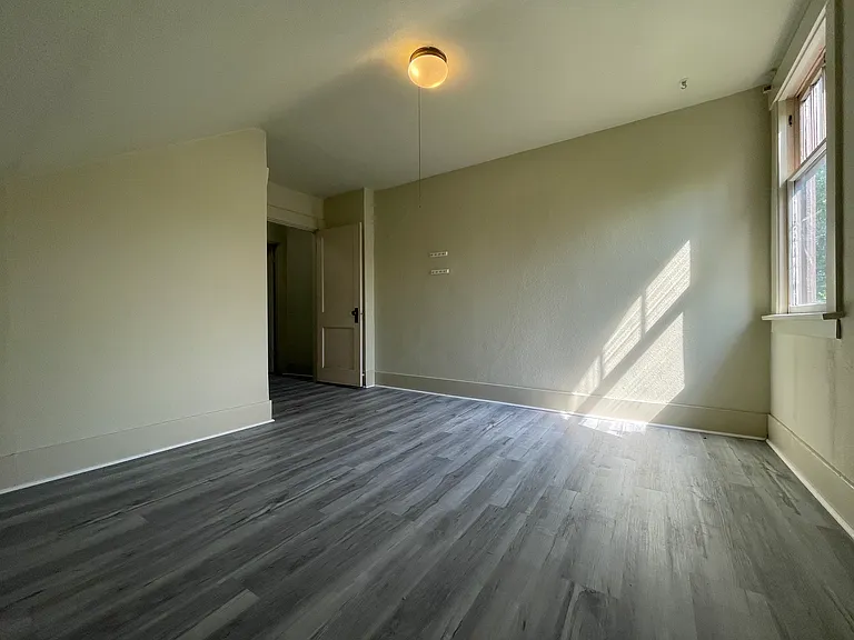 114 Wells Ave S — Photo 4