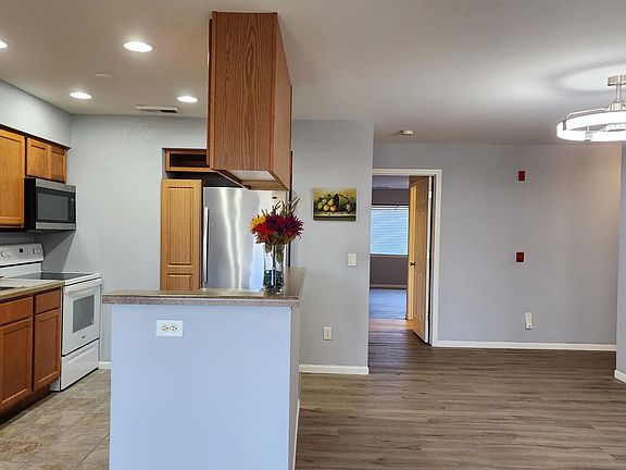 5th image of 960 Rockefeller Ln