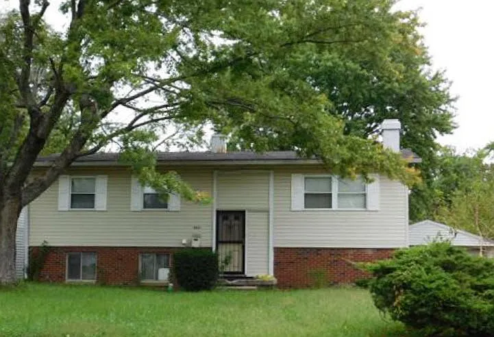3701 N Richardt Ave photo 1