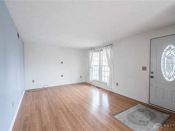 2nd image of 10 Robinwood Ct