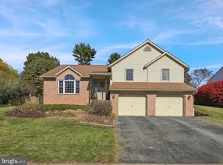 106 Westview Dr, Akron, PA 17501