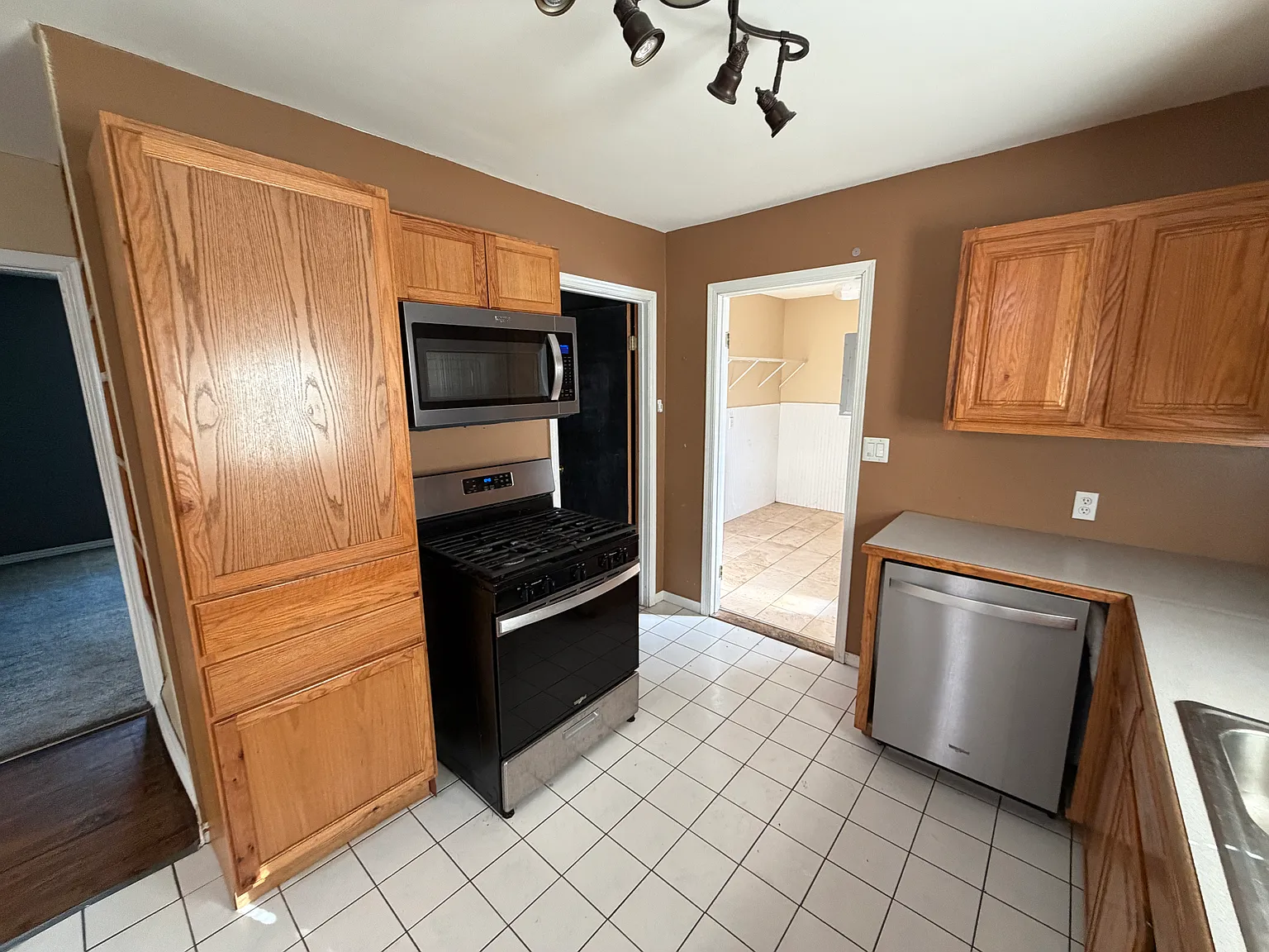 305 W Lindburg — Photo 4