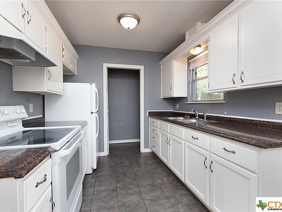2nd image of 1309 W Avenue C