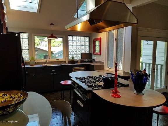 4th image of 2053 Alta Ave