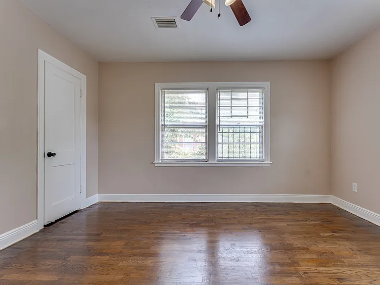 1500 W Short 17th St — Photo 11