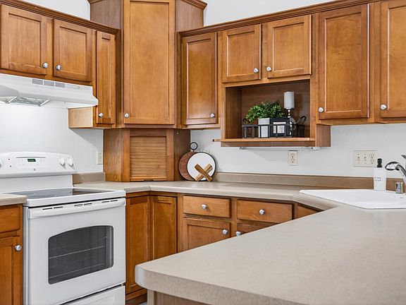 4th image of N262 Eastowne Ln