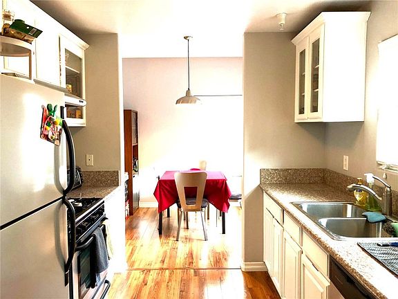 5th image of 3711 Baldwin St APT 908