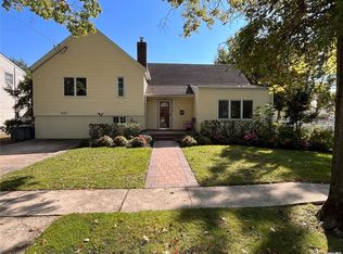937 Carol Ave, Woodmere, NY 11598