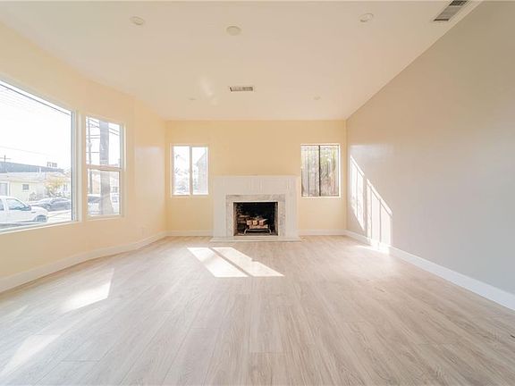 2nd image of 642 W Ofarrell St