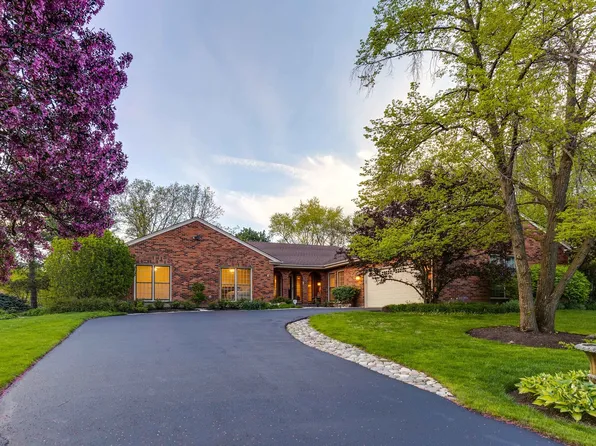 2 Fairfax Ln, Lincolnshire, IL 60069